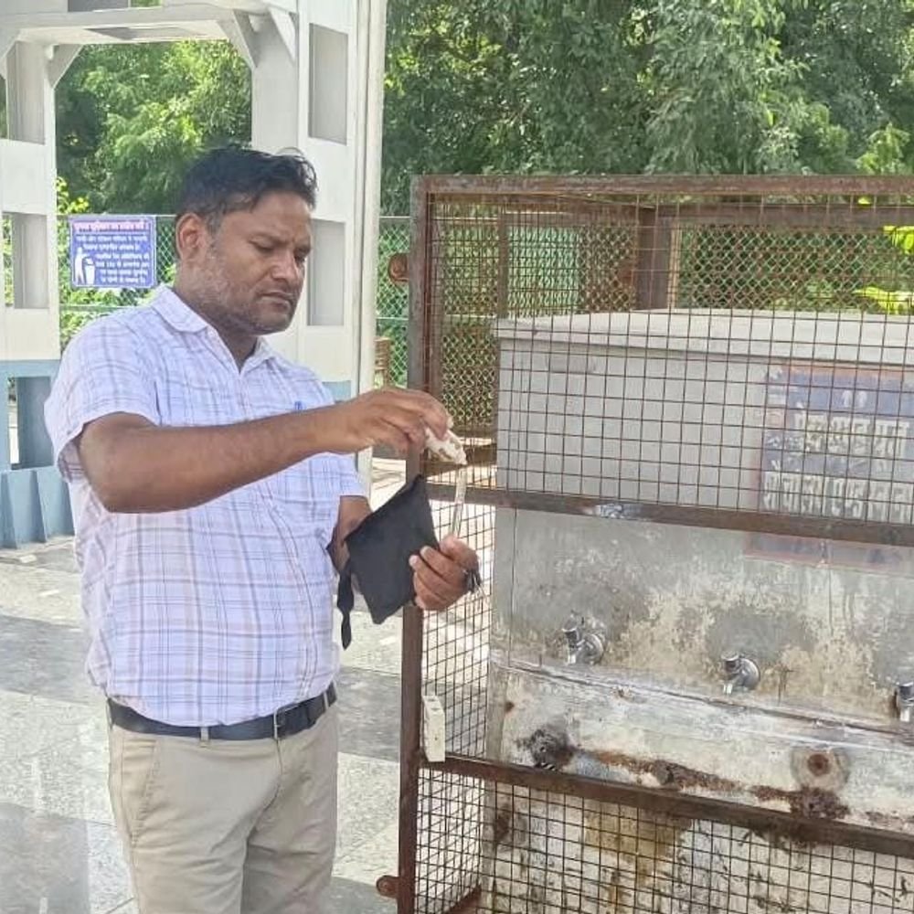 प्रयागराज रेलवे स्टेशनों पर पानी की गुणवत्ता की जांच तेज:एक महीने में 3735 नमूनों की जांच, क्लोरीन और बैक्टीरिया भी परखे गए