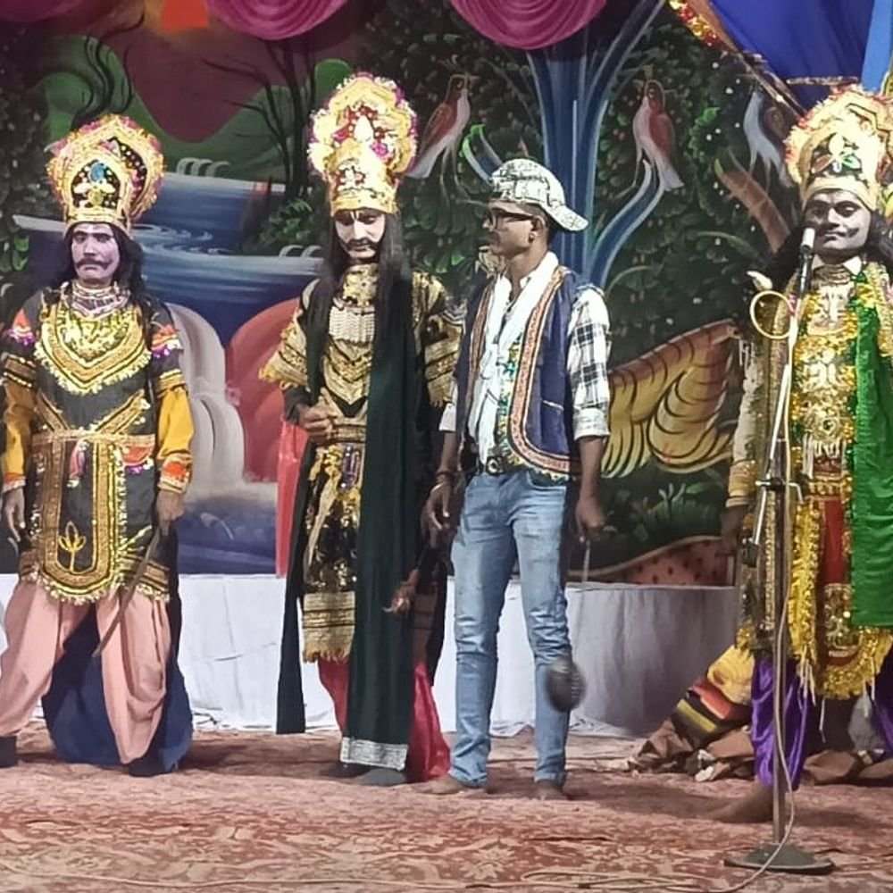 लखनऊ में रामलीला का मंचन:राम और केवट संवाद से दर्शक हुए भावुक, समानता व भक्ति का दिया संदेश