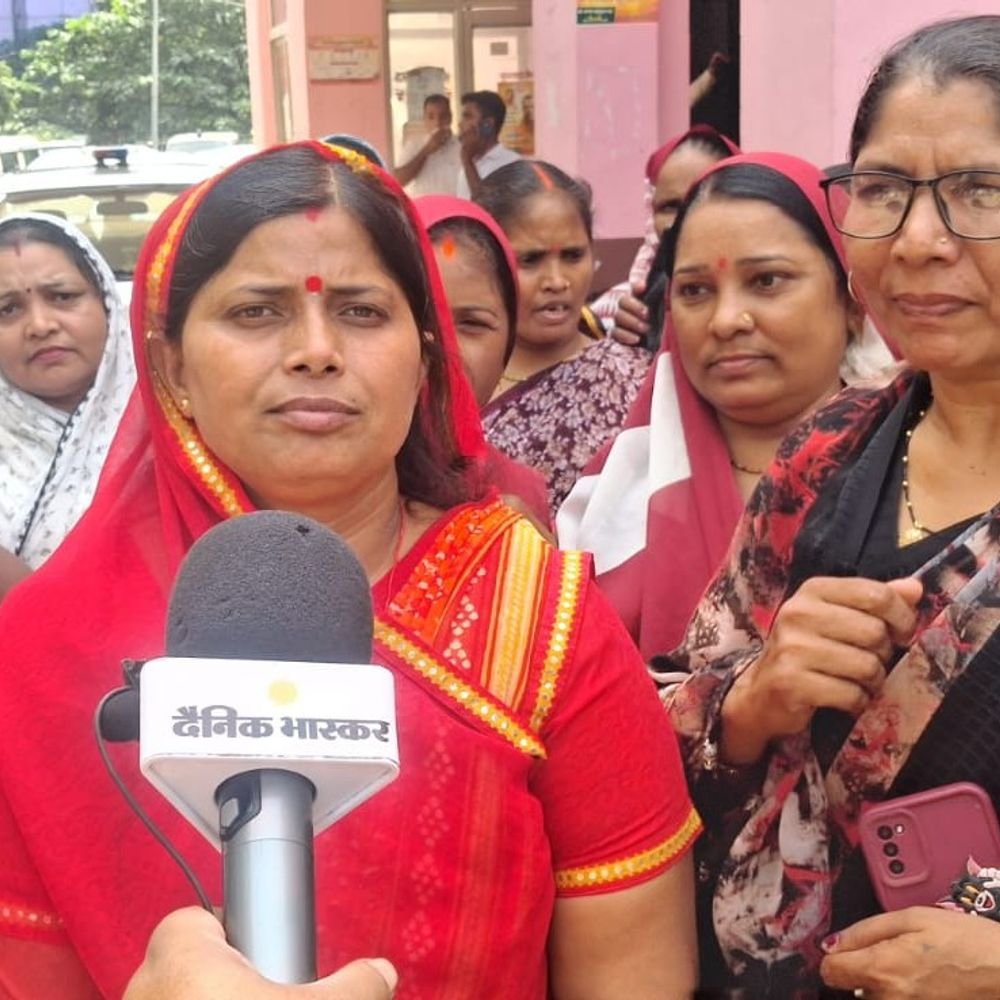 आशा कार्यकत्रियों ने किया सीएमओ ऑफिस का घेराव:12 सूत्रीय मांगों को लेकर प्रदर्शन, मुख्यमंत्री करें घोषणा