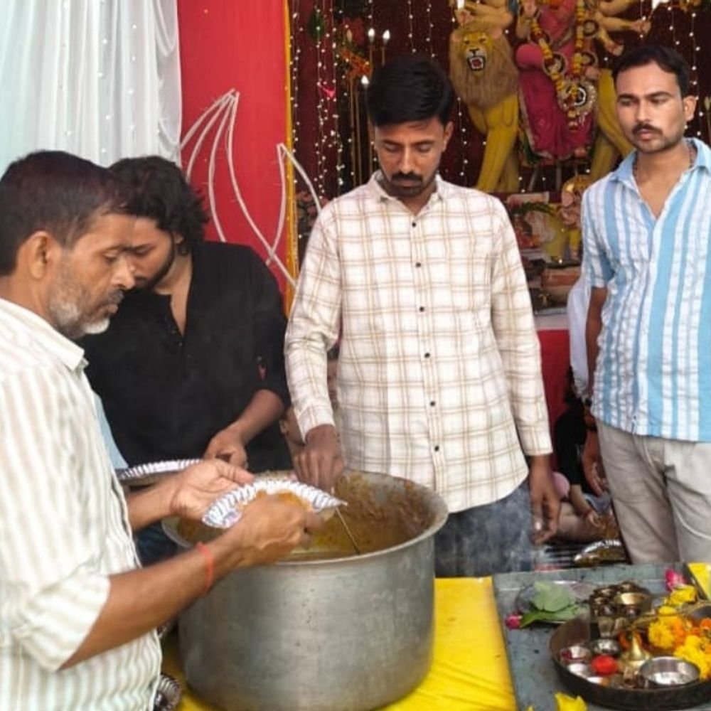कोंच में नवरात्रि पर भंडारा आयोजित:धार्मिक आस्था, समर्पण और सामाजिक सहयोग की भावना को बढ़ावा देना उद्देश्य