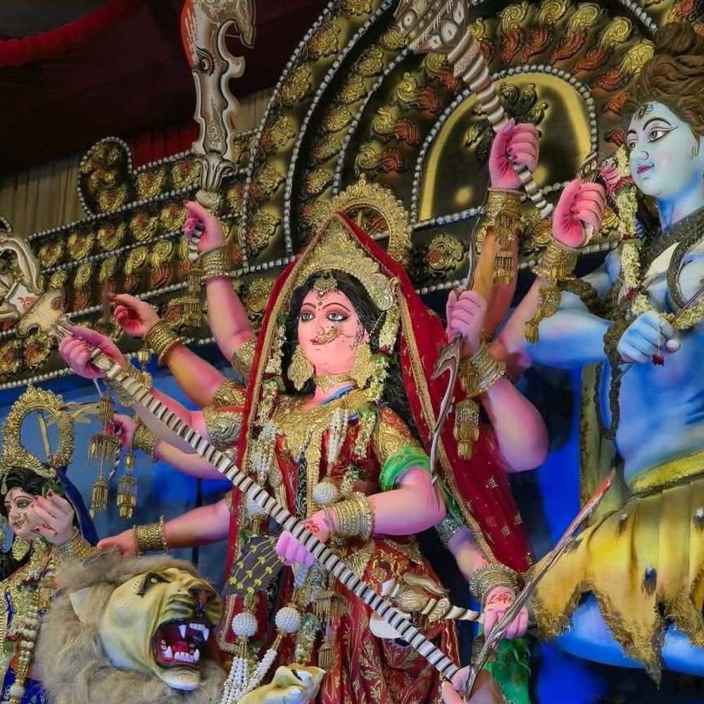 नवरात्र के आखिरी दिन मां दुर्गा पंडालों में उमड़ी भीड़:पूजन-अर्चन के बाद लोगों ने मेले में जमकर खरीदारी की, पुलिस रही मुस्तैद