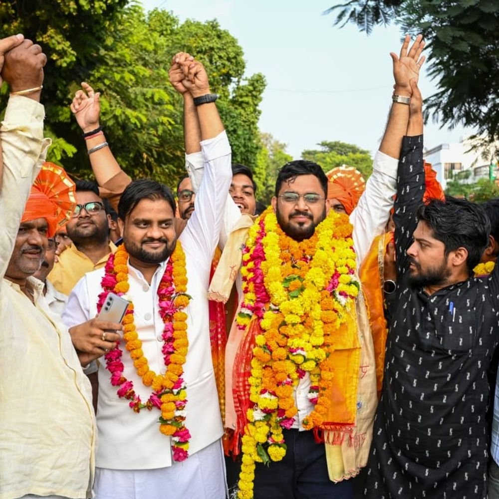 आगरा में आभार संकल्प यात्रा निकली:हर्ष दिवाकर ने किया नेतृत्व, बड़ी संख्या में जुटे कार्यकर्ता पदाधिकारी