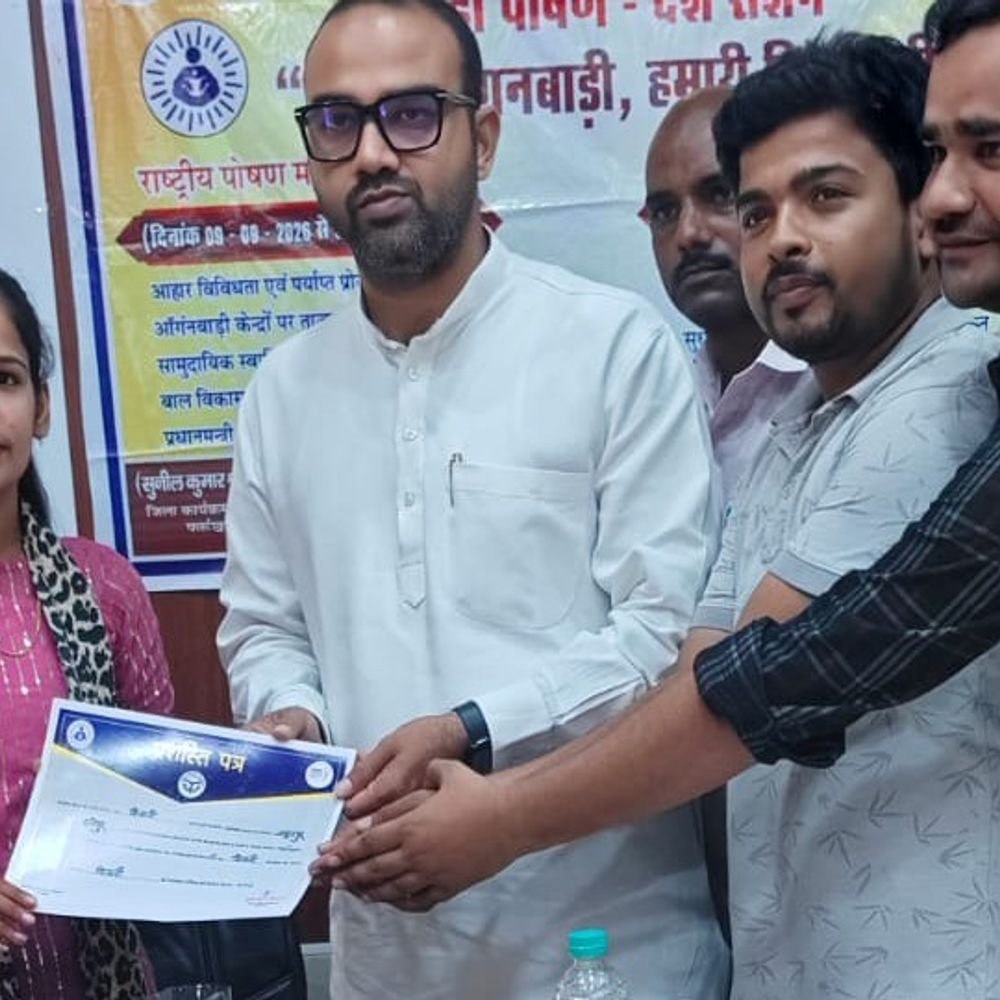 तेजस्विनी शिवानी ने साज-सज्जा और रंगोली से बनाई अलग पहचान:फर्रुखाबाद में स्वयं सहायता समूह की सहायिका को अधिकारियों ने दो बार किया सम्मानित