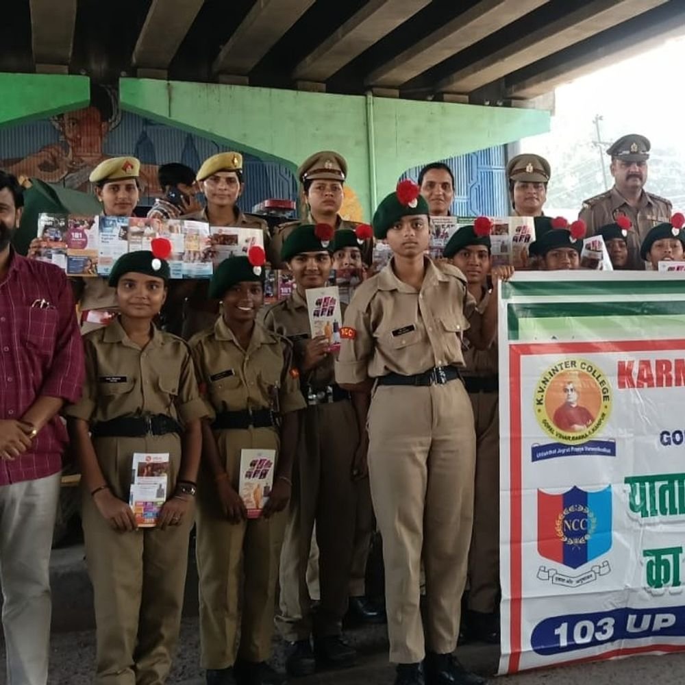 मिशन शक्ति से यातायात जागरूकता:बर्रा पुलिस ने एनसीसी कैडेट्स को सिखाए यातायात संचालन के तरीके