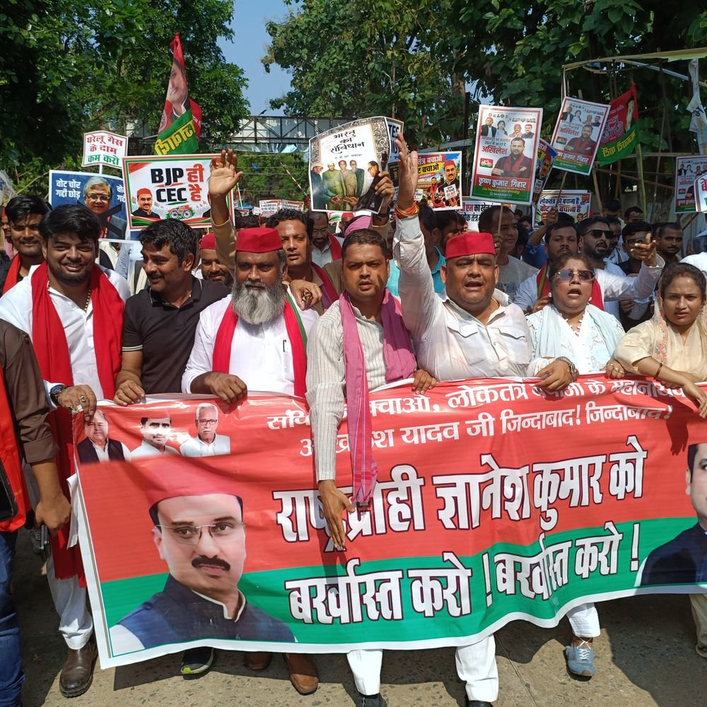 मतदाता सूची में बदलाव पर विपक्ष सड़क पर उतरा:बलरामपुर में सपा ने प्रदर्शन कर राष्ट्रपति को भेजा ज्ञापन, स्वतंत्र जांच की मांग