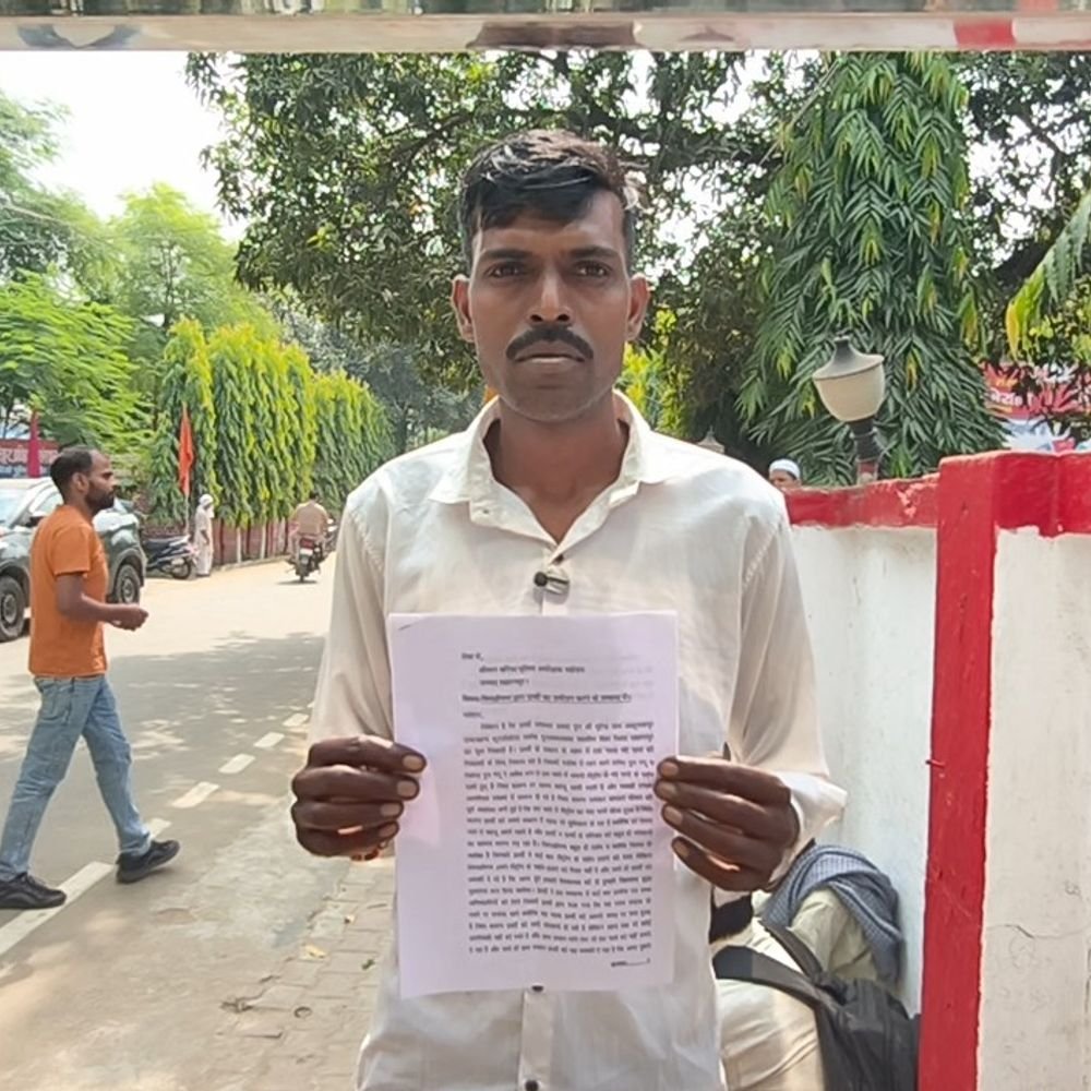 घर के सहन में गंदा पानी छोड़ा जा रहा:सहारनपुर में प्रधान पर धमकाने का आरोप, SSP से कार्रवाई की मांग