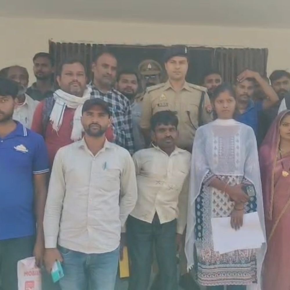 फतेहपुर पुलिस ने खोज निकाले 127 गुम मोबाइल:19 लाख रुपए कीमत के फोन बरामद, मालिकों को सौंपे