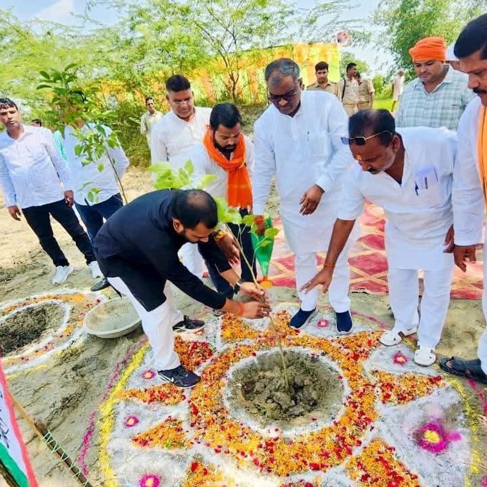 भदैला में सेवा संकल्प अभियान:रोपे गए 500 पौधे; पर्यावरण संरक्षण का संदेश दिया