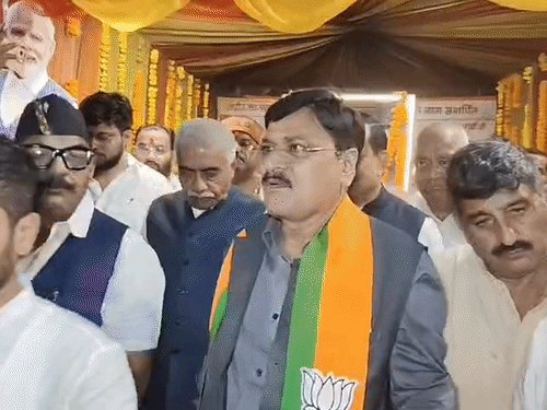 कानपुर में BJP राष्ट्रीय मंत्री जगदीश पटेल के बिगड़े बोल:कहा-राहुल गांधी कौन हैं…? कांग्रेस ने बहुत सारे पागलों को भर्ती किया, वो भी एक पागल