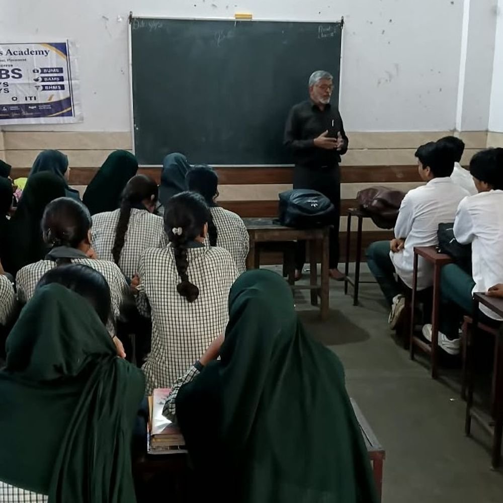 मुरादाबाद में करियर काउंसलिंग कार्यक्रम:छात्रों को बताए भविष्य विकल्प, बोर्ड परीक्षा तैयारियों पर दी सीख