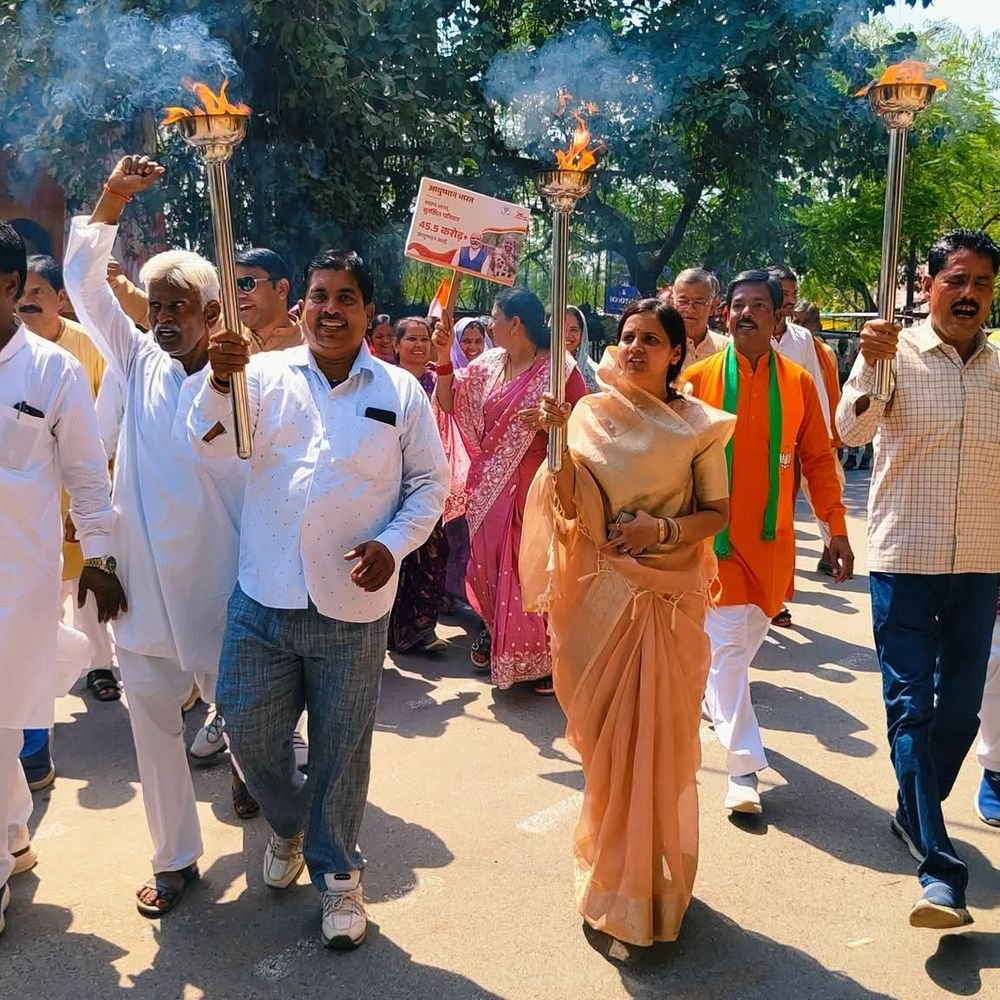 ललितपुर में ‘विकसित भारत संकल्प ज्योति यात्रा’ शुरू:तुवन मंदिर से महरौनी और ललितपुर विधानसभा के लिए रवाना हुई यात्रा