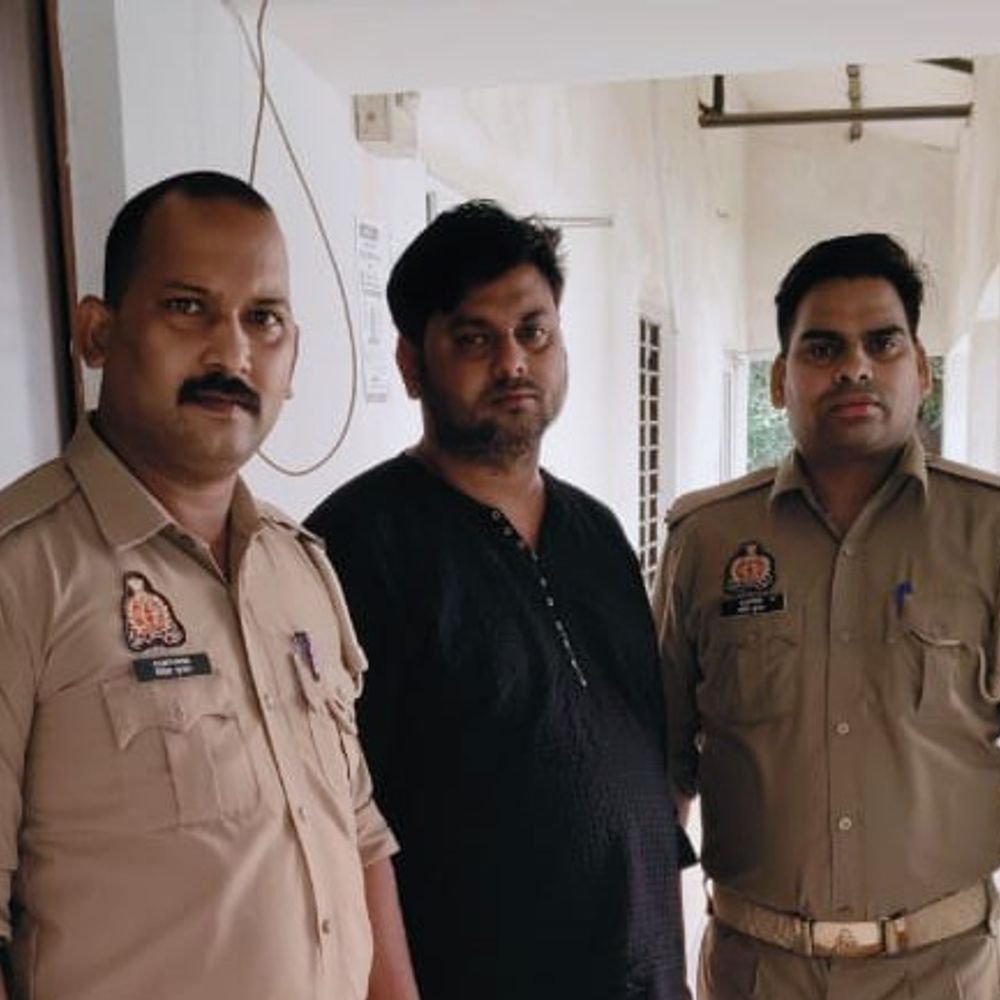 साइबर ठगों को बैंक खाते उपलब्ध कराने वाला गिरफ्तार:आरोपी के मोबाइल में मिले पैन कार्ड, यूपीआई और पासबुक के फोटो; दिल्ली-तमिलनाडु में शिकायतें