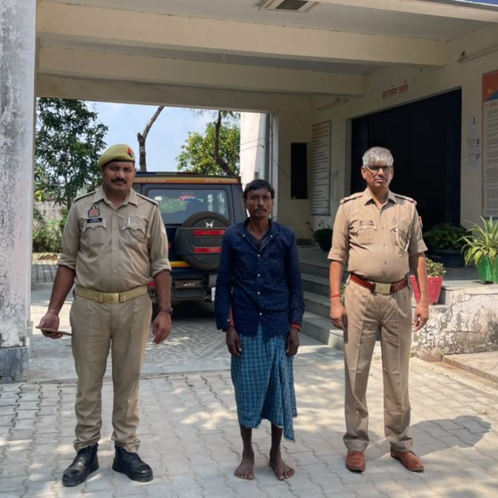 पत्नी की हत्या करने वाला मुन्ना कोल हुआ गिरफ्तार:सोनभद्र में खेती में नुकसान के बाद गांव छोड़ने पर हुआ था विवाद, डंडे और टंगारी से किया था हमला
