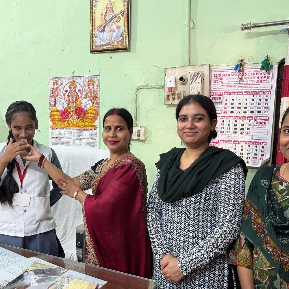 औरैया के दिबियापुर में रोशनी बनीं एक दिन की प्रिंसिपल:कक्षा 10 में सबसे ज्यादा अंक लेकर आईं, स्कूल की व्यवस्थाएं परखकर दिए निर्देश