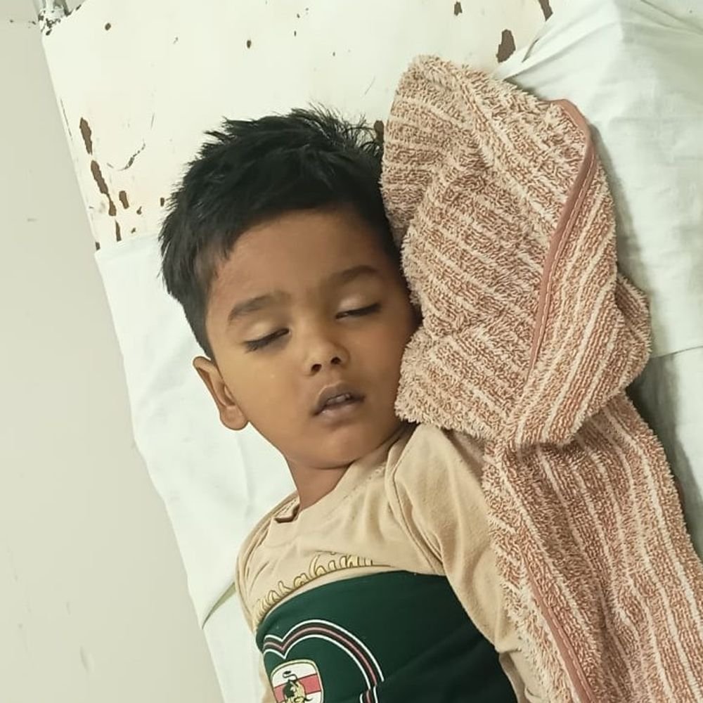 कानपुर देहात में सांप के काटने से मासूम की मौत:माता-पिता के साथ बिस्तर पर सो रहा था बच्चा, झाड़-फूंक के बाद अस्पताल ले गए परिजन