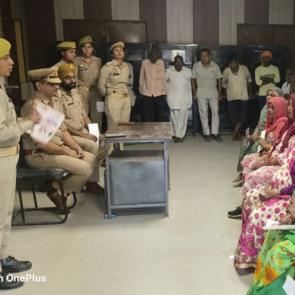 नगीना देहात में मिशन शक्ति अभियान:पुलिस ने निकाली जागरूकता रैली, छात्राओं को साइबर सुरक्षा के बताए उपाय