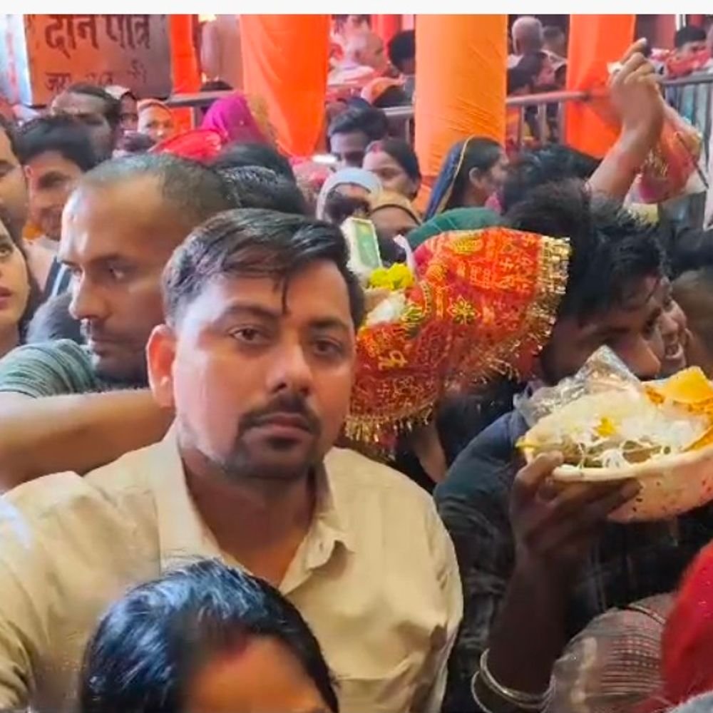 नवरात्रि के पांचवें दिन कड़ाधाम में उमड़े श्रद्धालु:कौशांबी में मां शीतला दरबार में किए स्कंदमाता के दर्शन, गंगा स्नान कर मांगी सुख-समृद्धि