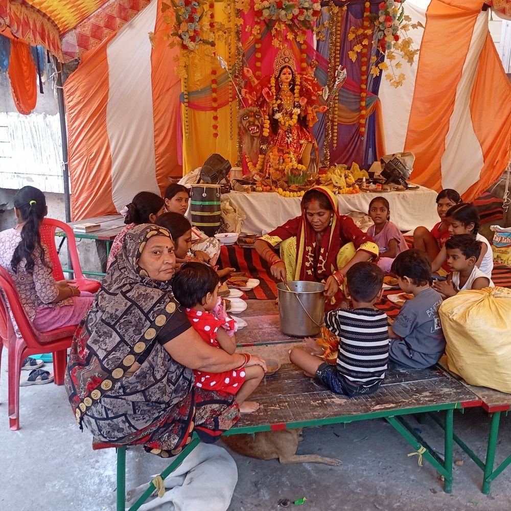 कानपुर के भुवनेश्वर मंदिर में भंडारा:रामबाग अष्टमी पर कन्या भोज संपन्न, वाल्मीकि समाज सहयोग से बंटा प्रसाद
