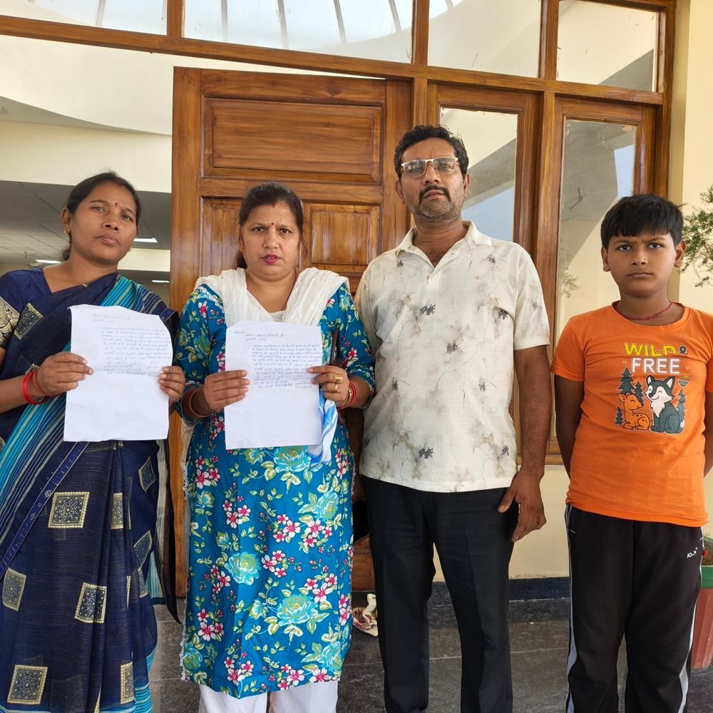 शामली में एक साल में 25 शिकायतें मिलीं:नहीं बनी नाली, कीचड़ से गुजरने को मजबूर लोग; महिला बोली- सास की मौत पर भी हुई परेशानी