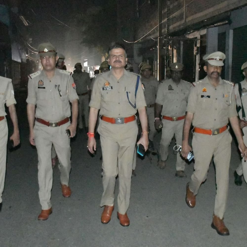 सहावर थाने में एसपी ने देर रात किया औचक निरीक्षण:अभिलेखों से हवालात तक का जायजा लिया, त्योहारों पर सुरक्षा बढ़ाने के दिए निर्देश