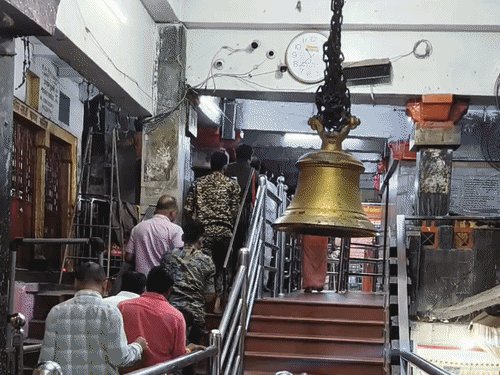 वर्ल्ड रिकॉर्ड बनाने वाले सजा रहे मां विंध्यवासिनी का धाम:मिर्जापुर में शारदीय नवरात्रि से पहले 144 खंभों पर भर रहे रंग, CM योगी का ड्रीम प्रोजेक्ट