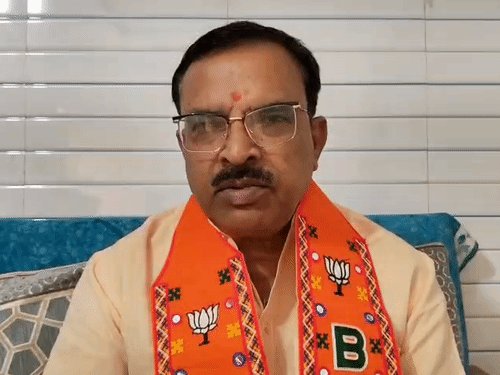 राज्यसभा सांसद ने राहुल-अखिलेश पर साधा निशाना:बोले- विपक्ष के नेता नवरात्र में मंदिर दर्शन करने नहीं जाते, पत्नी को मस्जिद ले जाते है