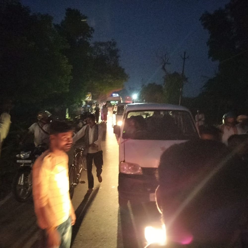 कानपुर में पिकअप ने साइकिल सवार बुजुर्ग को कुचला, मौत:गुस्साए परिजनों ने सड़क पर रखा शव; ड्राइवर को पकड़ने पर पुलिस से भिड़े ग्रामीण