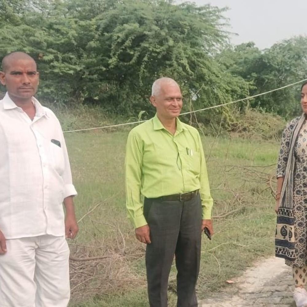 आबादी के पास बन रहे श्मशान घाट का काम रुकवाया:अमेठी में DM के निर्देश पर गौरीगंज प्रशासन ने की कार्रवाई, ग्रामीणों ने की थी शिकायत