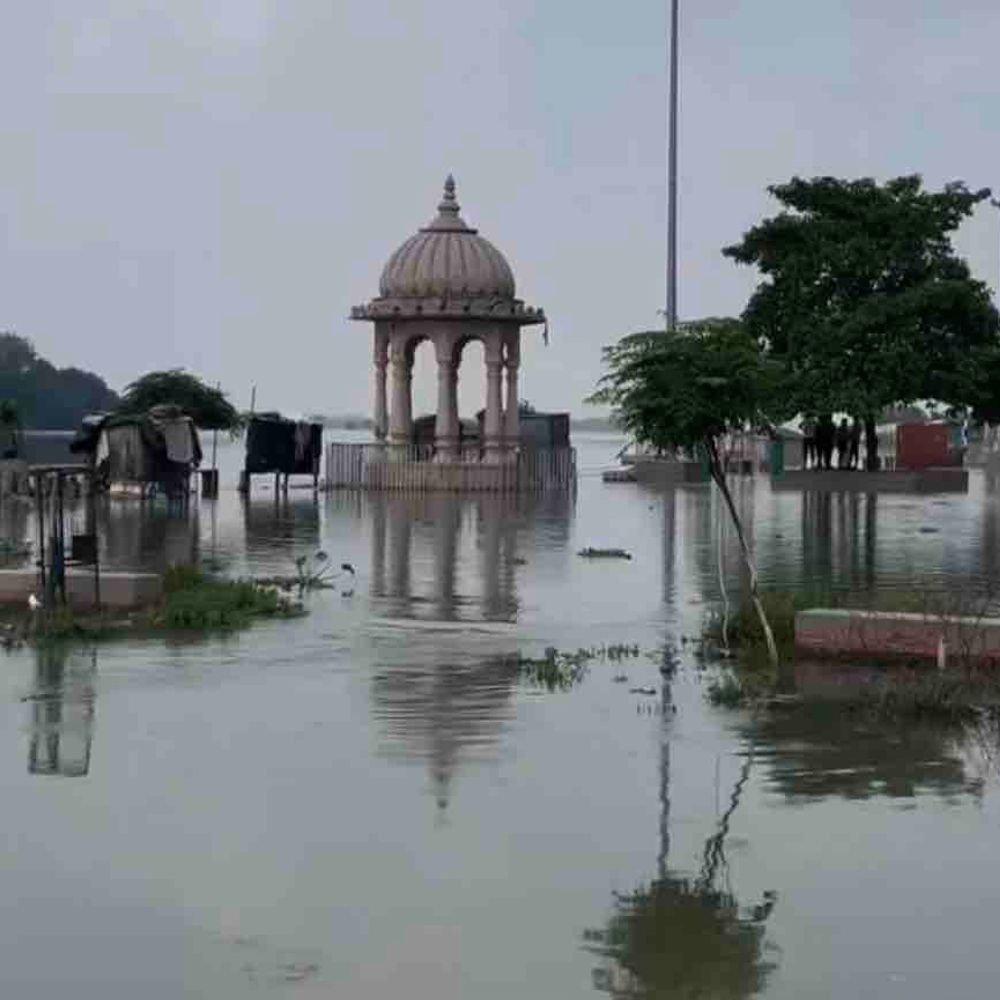 गोरखपुर में नदियां खतरे के निशान से काफी नीचे आईं:निचले इलाकों में अब भी भरा पानी, लोगों को पूरी राहत का इंतजार