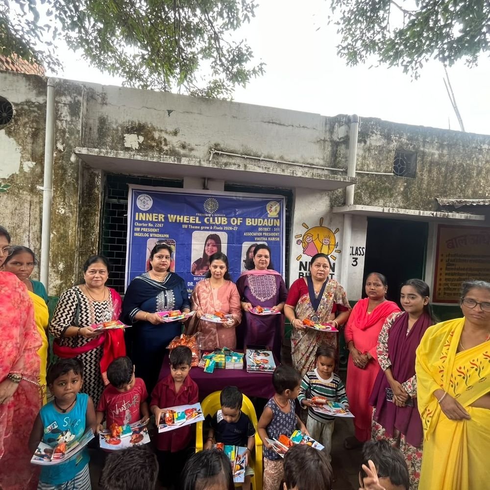 आंगनवाड़ी में सामग्री वितरण:इनरव्हील क्लब ने बच्चों को बांटी कॉपी और स्टेशनरी, रचनात्मकता को दिया बढ़ावा