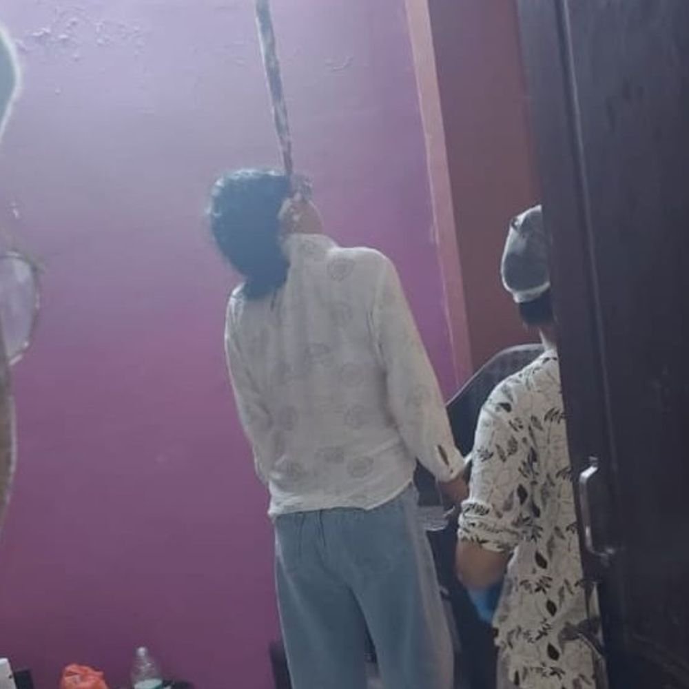 बहराइच के होटल में युवक-युवती के शव लटके मिले:कई दिनों से कमरा नंबर 201 में ठहरे थे, एसपी मौके पर पहुंचे