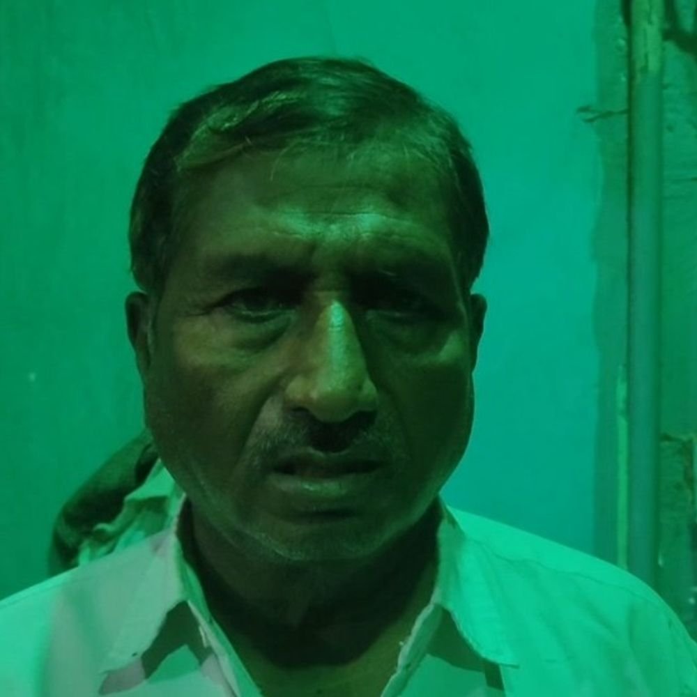 बाइक सवार युवकों पर रास्ते में जेब काटने का आरोप:औरैया में लिफ्ट देकर बाजार तक ले गए, 38 हजार रुपये गायब मिले