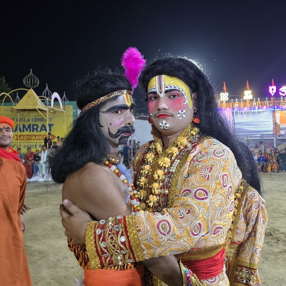 बाराबंकी में हुआ राम-भरत मिलाप का मंचन:प्रभु श्रीराम की चरण पादुकाएं सिर पर रख अयोध्या लौटे भरत