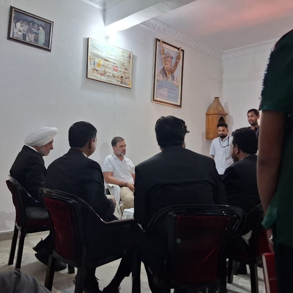 सुल्तानपुर में राहुल पर फैसला आने के बाद बजे ढोल-नगाड़े:पूर्व मंत्री ने 300 से अधिक गाड़ियों के काफिले से दिखाई ताकत