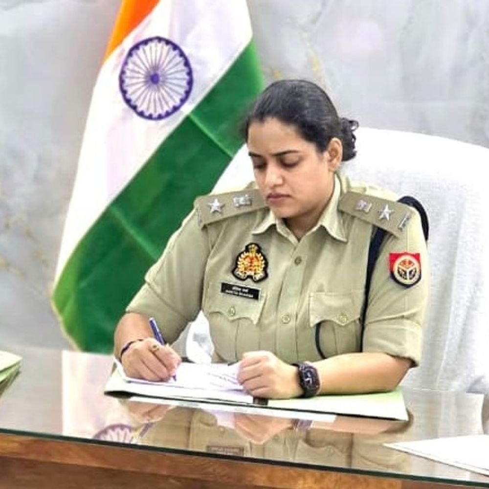 बदायूं में घर बैठे वेतन लेती रही महिला सिपाही:SSP ने पुलिस लाइन के गणना ऑफिस का स्टाफ बदला, 19 पुलिसकर्मी इधर-उधर