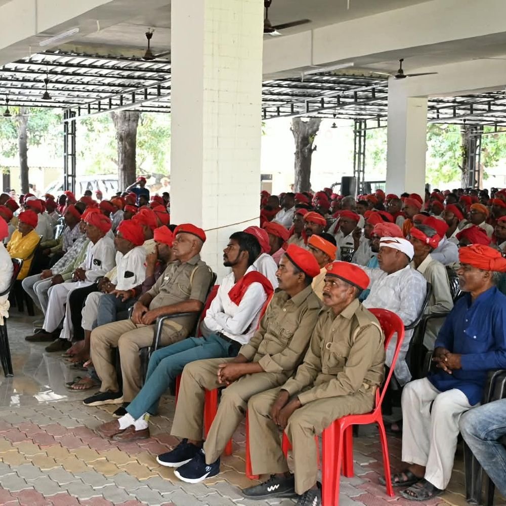 मानदेय बढ़ने पर बलिया के ग्राम प्रहरियों ने मनाई खुशी:मुख्यमंत्री ने बरेली में की घोषणा, एक हजार रुपये की हुई बढ़ोतरी