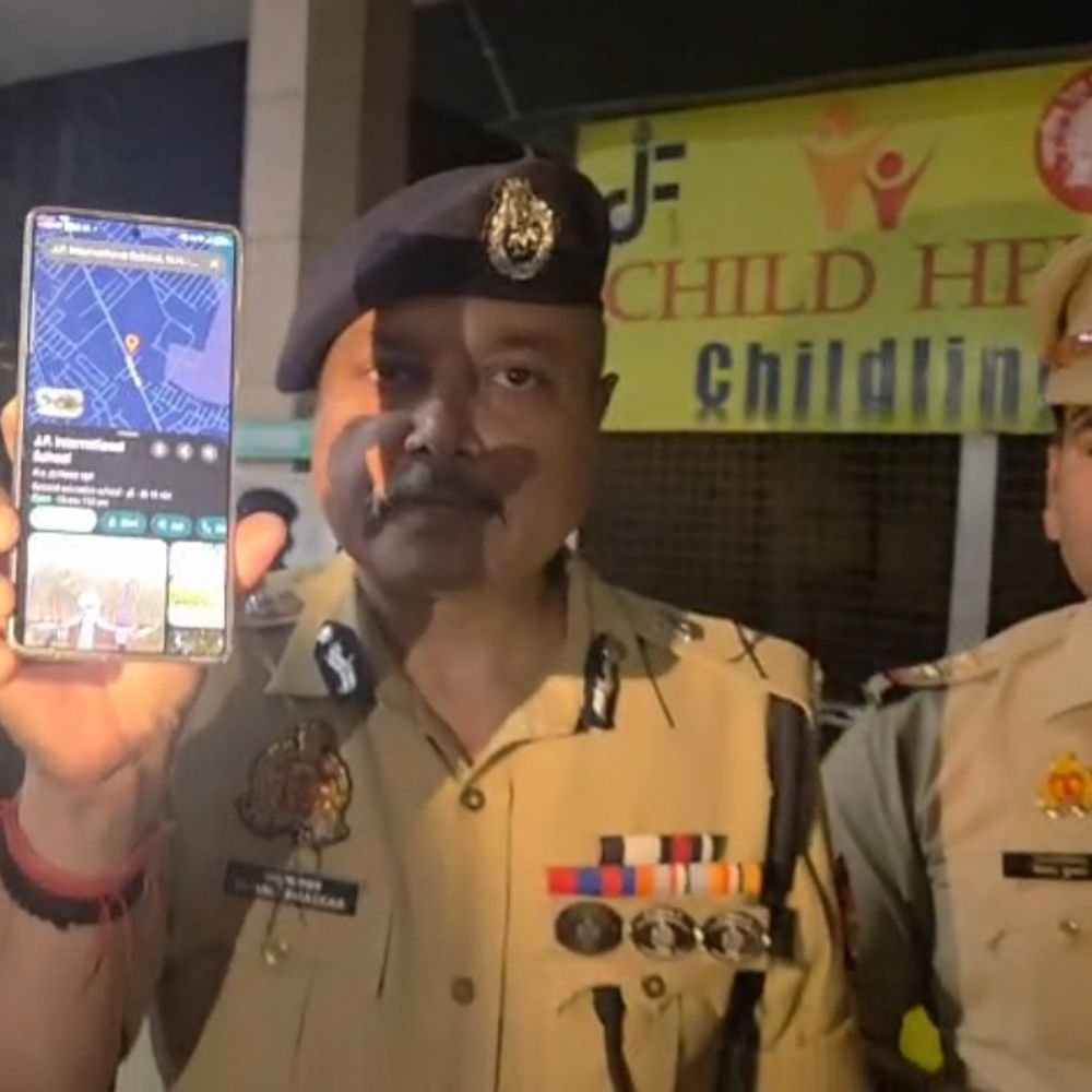 PET परीक्षा के लिए मेरठ में सुरक्षा अलर्ट:ADG भानु भास्कर ने रेलवे स्टेशन का दौरा किया, बारकोड से शिकायत सुविधा भी शुरू