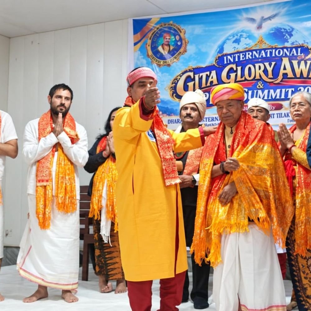 हरिद्वार में वसुंधरा पीठाधीश्वर का पट्टाभिषेक:गोरखपुर के संत सौरभ ने निभाई भूमिका, विश्व बंधुत्व और शांति का दिया संदेश
