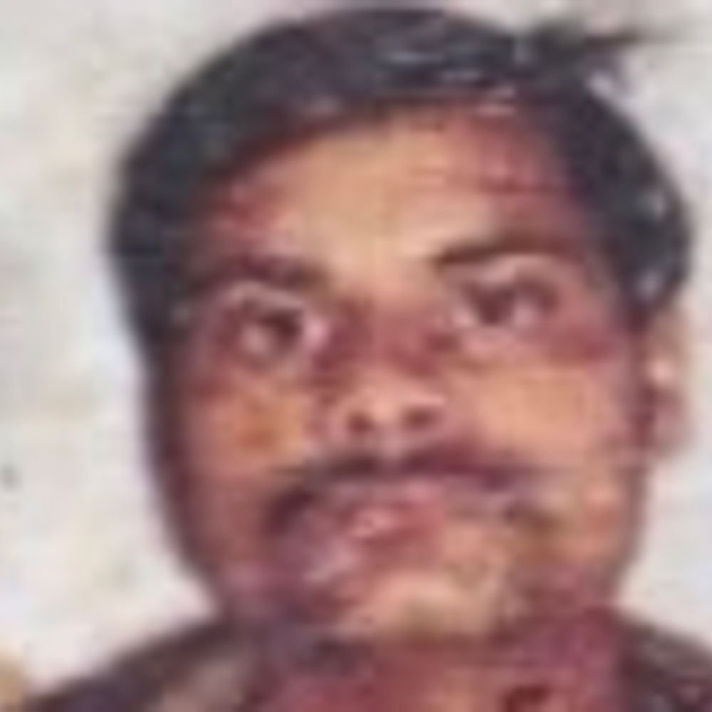 बरेली में पेड़ से लटका मिला युवक का शव:10-15 दिन पुराना होने से तेज बदबू, पत्नी से नाराज होकर 29 सितंबर को घर से निकला था