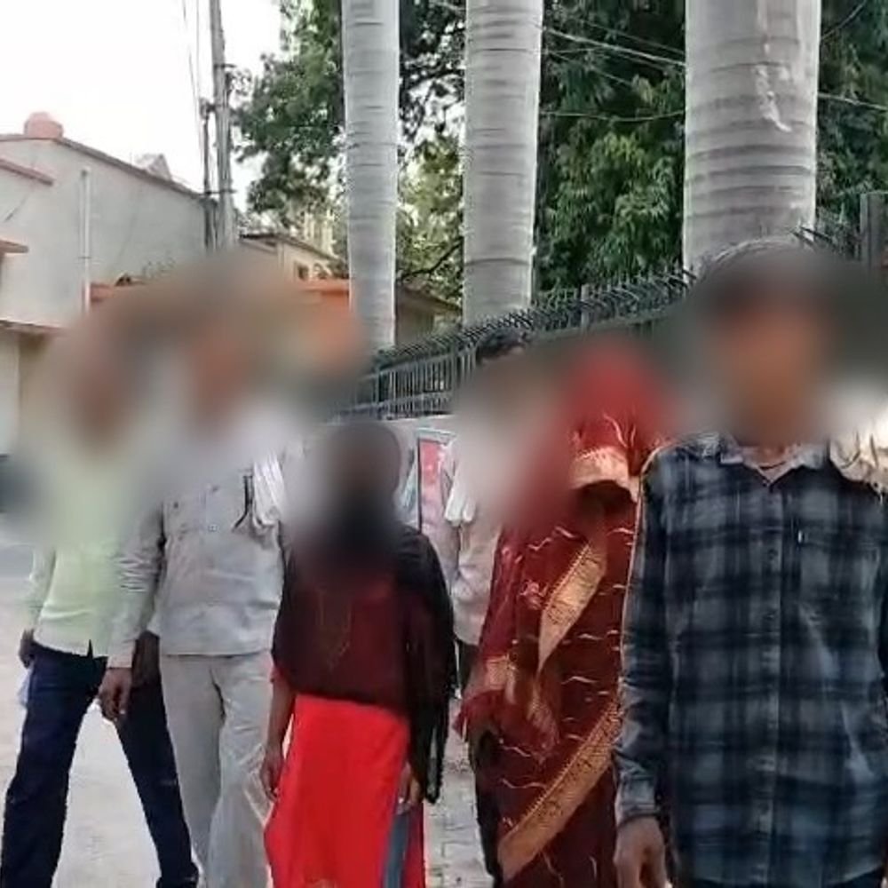 नाबालिग को शादी के लिए दबाव बनाने का आरोप:मैनपुरी में स्कूल जाते समय रास्ता रोककर दी धमकी, पिता ने एसपी से लगाई गुहार