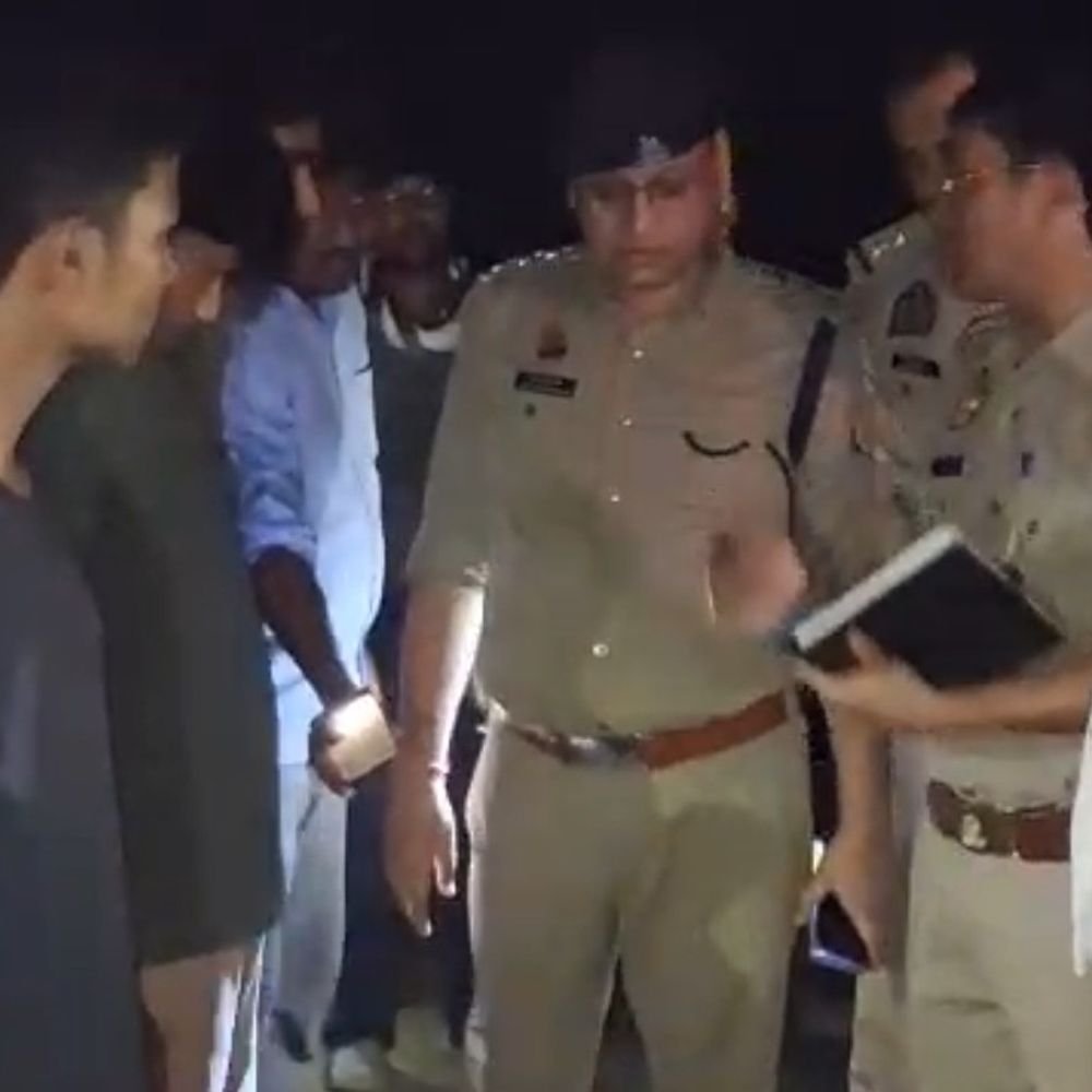 घर में घुसने से रोका तो महिला की हत्या:एसपी को बुलाने की मांग पर अड़े परिजन, अंबेडकरनगर के बनखोदवा गांव में वारदात के बाद तनाव