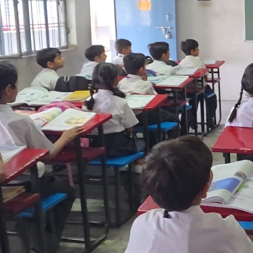 ऑनलाइन काम में लापरवाही पर प्रधानाचार्यों को नोटिस:75वें नंबर पर गोंडा; सहायता प्राप्त स्कूलों के प्रधानाचार्यों का वेतन रोकने की चेतावनी