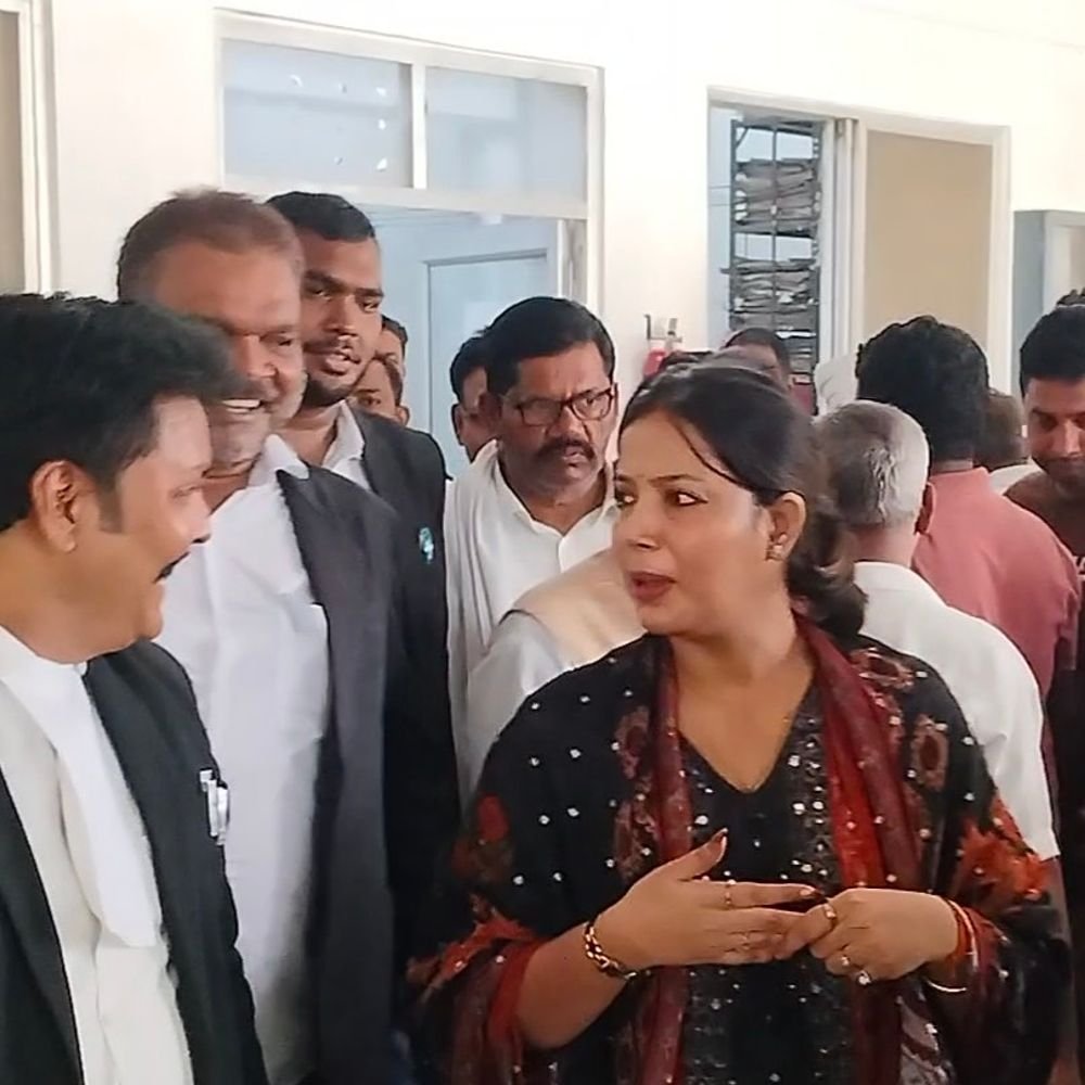 पवन सिंह भरण-पोषण मामले में कोर्ट नहीं पहुंचे:बलिया में भोजपुरी एक्टर पर 1000 और पत्नी ज्योति पर 500 रुपये का जुर्माना लगाया