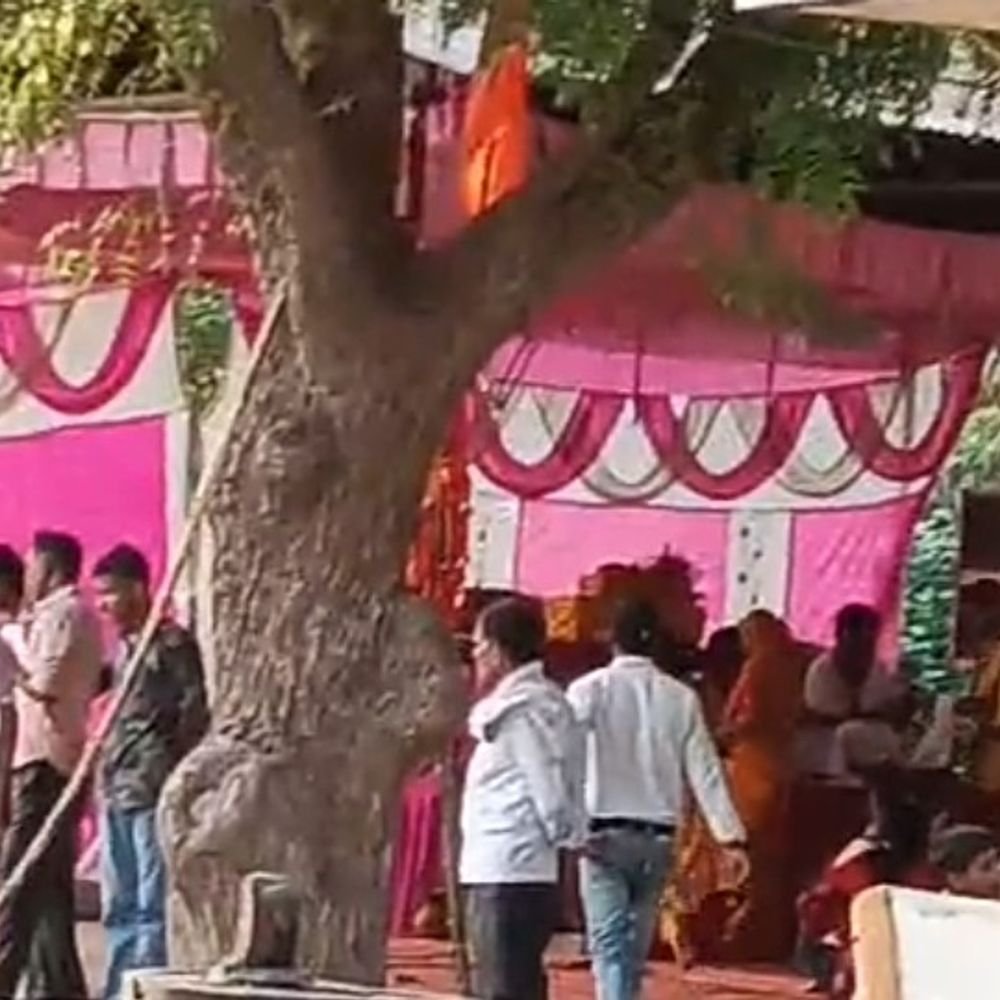 धनेश्वर बाबा मंदिर में श्रीमद्भागवत कथा:ग्रामीणों की भीड़ उमड़ी, भगवान के जयकारे लगे