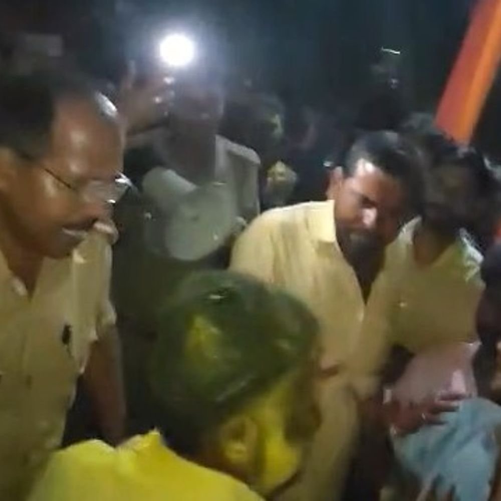 अफसर से अभद्रता, भाजपा जिला कोषाध्यक्ष समेत 11 पर मुकदमा:बंधक बनाने और धमकी देने पर एक्शन; दुर्गा प्रतिमा विसर्जन के दौरान हुआ था विवाद
