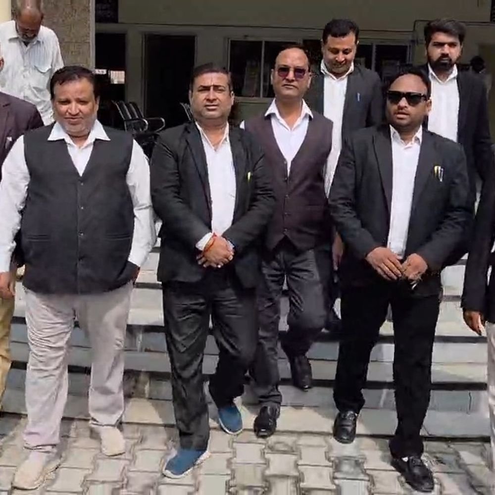 अमरोहा में भ्रष्टाचार रोकने की मांग:आरटीआई एसोसिएशन ने ज्ञापन दिया, पारदर्शिता और जवाबदेही की मांग