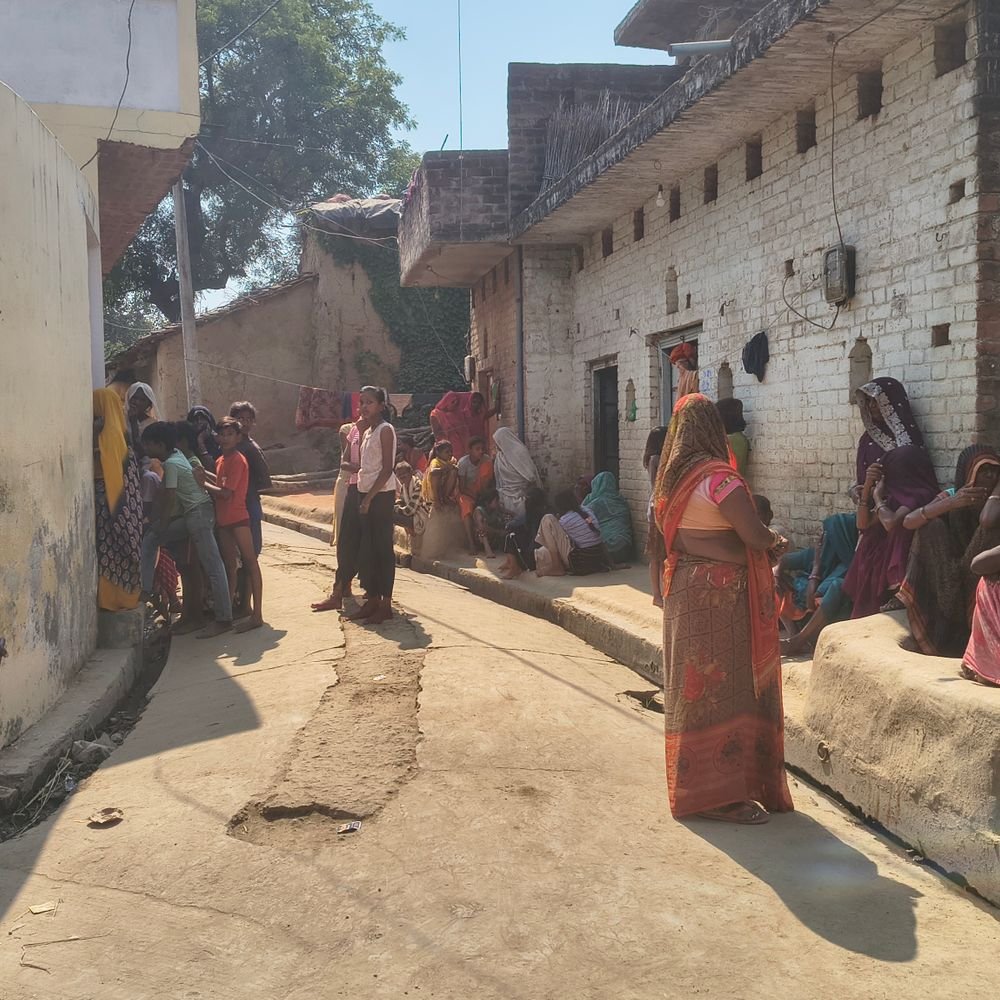 फतेहपुर में 13 साल की किशोरी ने फांसी लगाई:घर में अकेली थी, परिवार खेत में था; पुलिस ने शव पोस्टमार्टम को भेजा