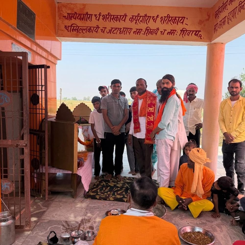 संभल में मनाई गई वाल्मीकि जयंती:अर्धनारीश्वर महाकाल मंदिर में हुआ हवन, श्रद्धालुओं के बीच बंटा प्रसाद