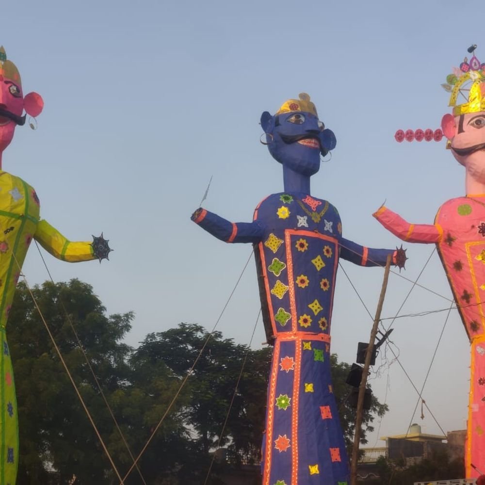 65 फीट ऊंचे रावण के पुतले का होगा दहन:हापुड़ के रामलीला मैदान में कुंभकरण और मेघनाद के पुतले भी जलेंगे