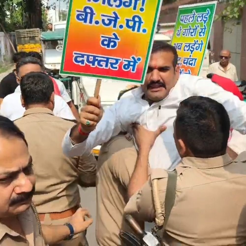 सहारनपुर में वोट चोरी के विरोध में सपा का प्रदर्शन:पुलिस से धक्का-मुक्की; कई कार्यकर्ताओं को हिरासत में लिया